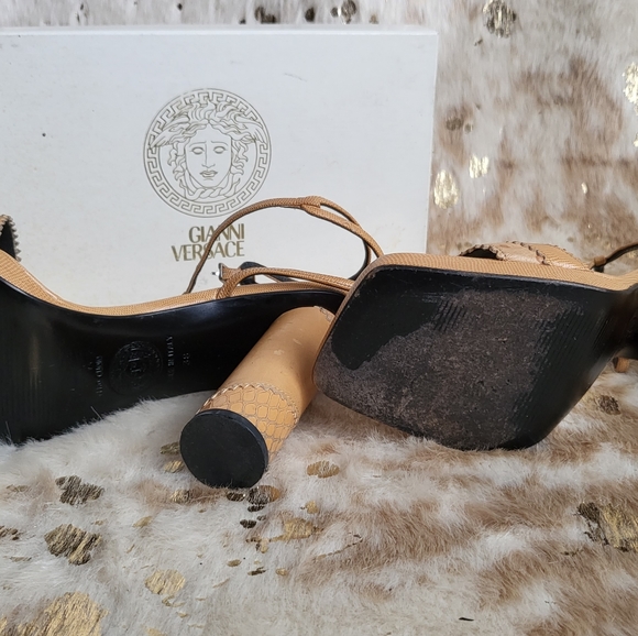 Vintage Gianni Versace ankle strap sandals with cylinder heels in tan size 38 - Picture 5 of 5
